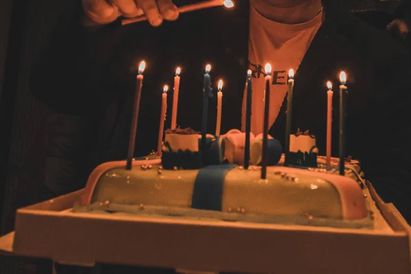 Taart Met Kaarsen Voor Verjaardag Van Het Kind — Stockfoto