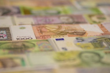 Farklı ülkelerden kağıt banknot koleksiyonu