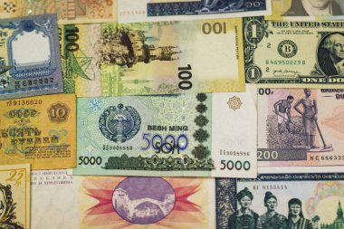 Farklı ülkelerden kağıt banknot koleksiyonu