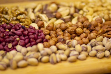 Kavrulmuş kuru kahverengi lezzetli besleyici sağlıklı tropikal fındık fındık, ceviz, kaju, fıstık, Brezilya, badem