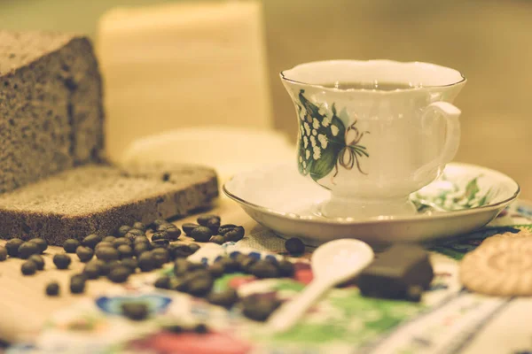 Tasse Vietnamesischer Aromatischer Schwarzer Kaffee Und Käse Brot Süßigkeiten Kekse — Stockfoto