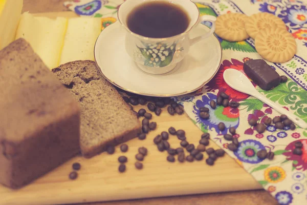 Чашка Вьетнамского Ароматного Черного Горячего Кофе Сыра Хлеб Конфеты Печенье — стоковое фото