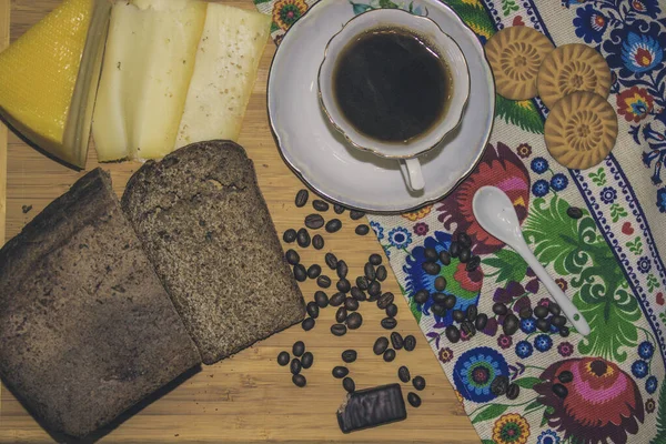 Tasse Vietnamesischer Aromatischer Schwarzer Kaffee Und Käse Brot Süßigkeiten Kekse — Stockfoto