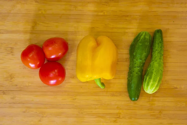 Semáforo Verduras Tomate Vermelho Pimentão Amarelo Pepino Verde — Fotografia de Stock