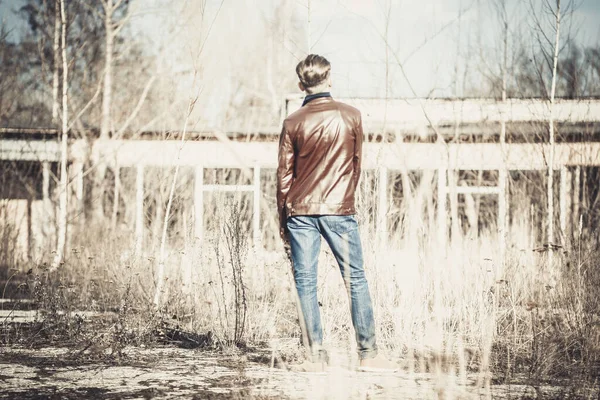 Young Man Old Abandoned Industrial City — Stock Photo, Image