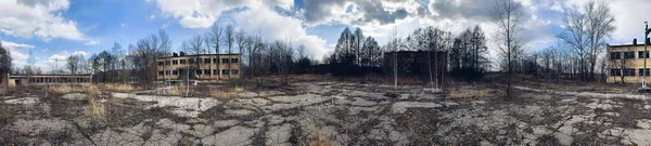 Ein Altes Baufälliges Haus Auf Der Straße Einer Verlassenen Industriestadt — Stockfoto