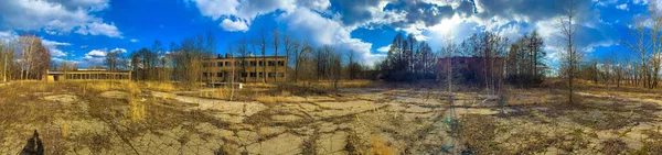 Una Vieja Casa Ruinas Calle Una Ciudad Industrial Abandonada — Foto de Stock