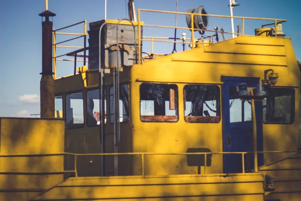 Velhos Navios Num Porto Deserto Abandonado — Fotografia de Stock