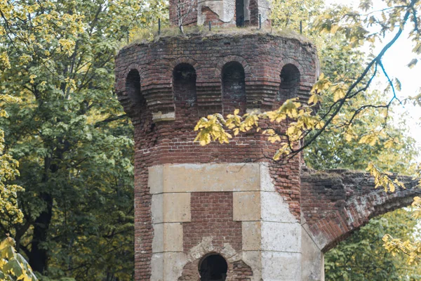 Rode Bakstenen Muren Van Een Oud Verwoest Antiek Kasteel — Stockfoto