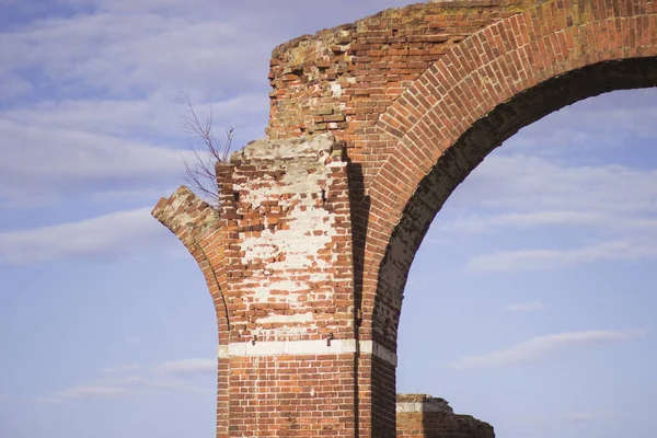 Rote Backsteinmauern Einer Alten Antiken Burgruine — Stockfoto
