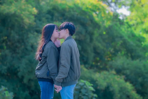 Attraktiva Unga Asiatiska Kvinnor Hbtq Lesbiska Par Ögonblick Romantisk Och — Stockfoto