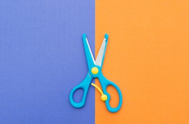 mor ve turuncu mavi makas kağıt Elişi