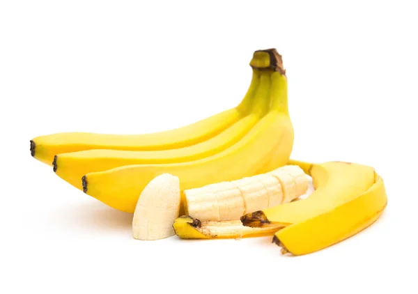 Bananen- und Bananenscheiben und Schale auf weißem Hintergrund — Stockfoto