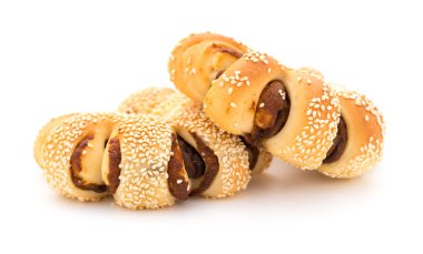 yan görünümü ekmek üzerinde beyaz bir arka plan Barbekü sığır eti ile