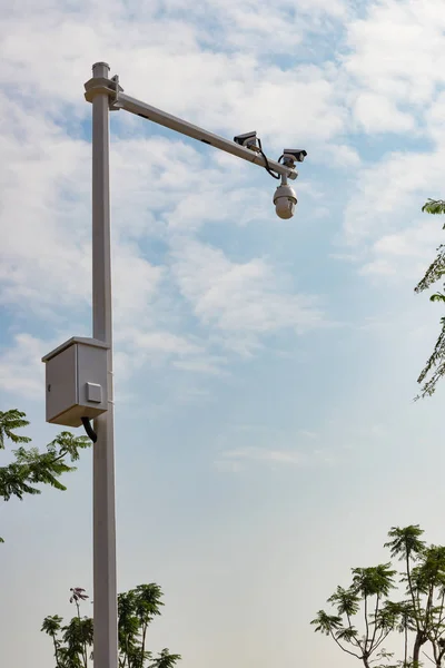 CCTV-camera's in buiten — Stockfoto