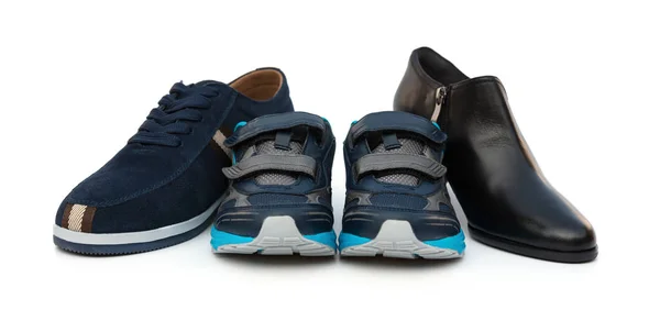 Hijos zapatos rodeados de papá y mamás —  Fotos de Stock