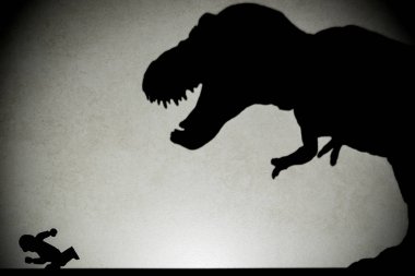 insan duvara hiçbir logo veya marka takip tyrannosaurus gölgesi