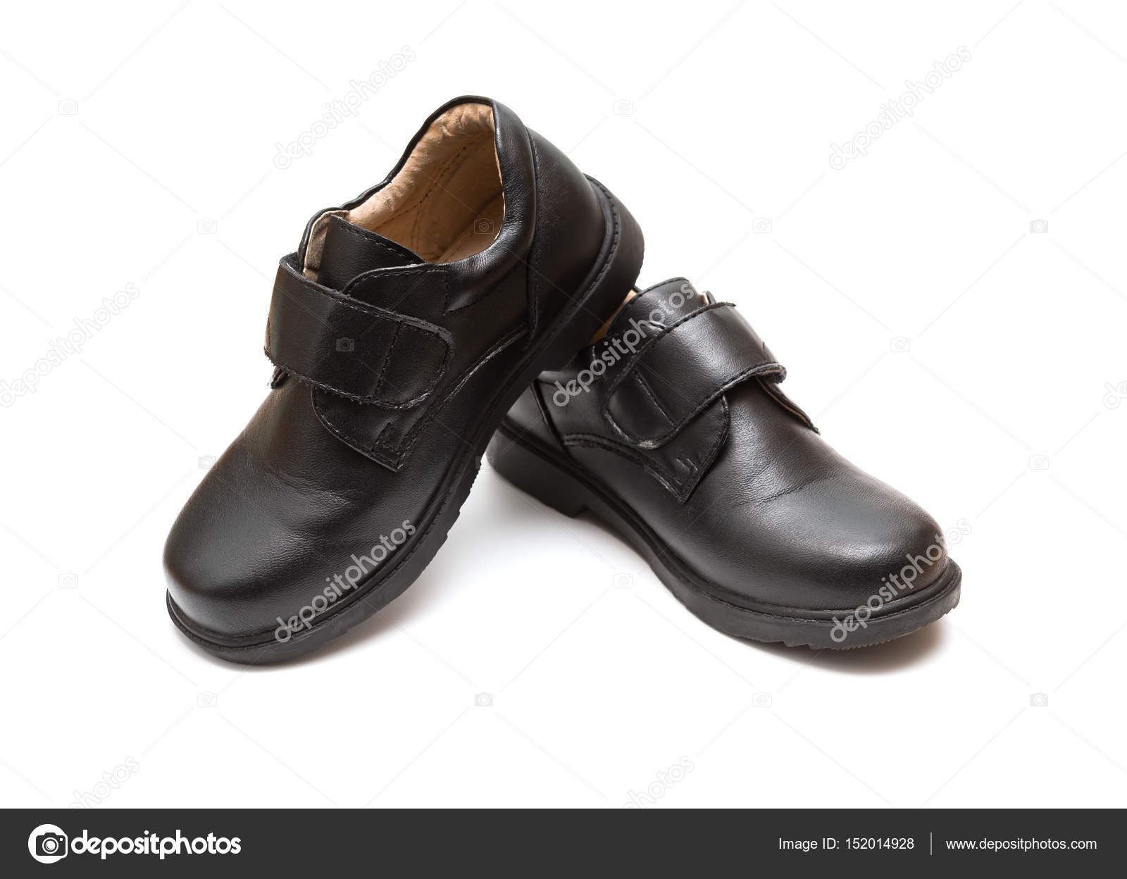 De Cuir Paire Noir Pour Blanc Enfants En Fond Chaussure Sur QtCBhrsdx
