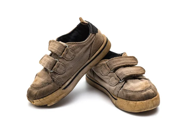 Par de sapatos cinzentos velhos em um fundo branco — Fotografia de Stock