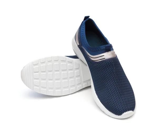 흰색 배경에서 사람에 대 한 블루 스포티 한 신발 — 스톡 사진