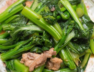 sebze ile ev pişmiş domuz pirzolası