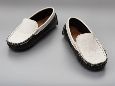 Grey çocuklar için modaya uygun ayakkabı