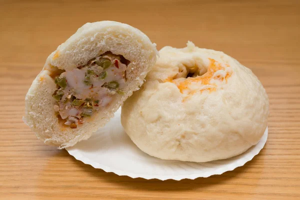 Pão chinês tradicional com carne de porco — Fotografia de Stock