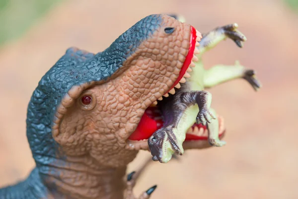 Gigantic tyrannosaurus catches a smaller dinosaur — Stock Photo, Image