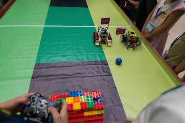 Robotlar robot futbol kontrol çocuklar maç