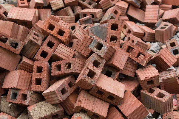 Briques empilées sur le sol — Photo