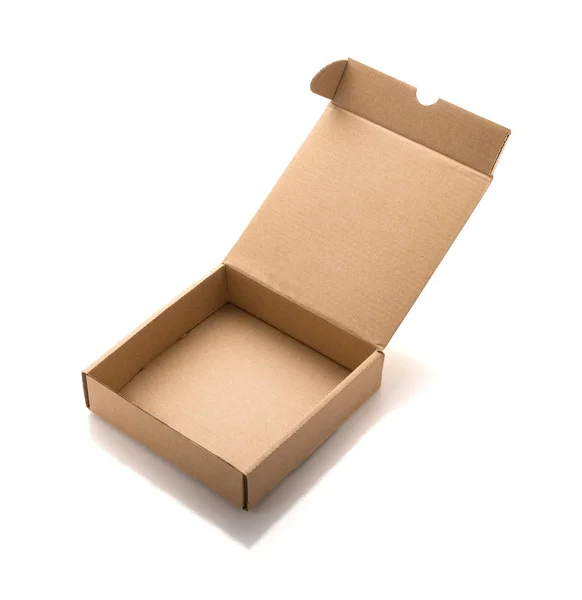 Boş kahverengi kutusunun üzerinde beyaz bir arka plan — Stok fotoğraf