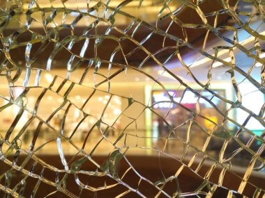 morden alışveriş merkezi seçici odak kırık cam bariyer