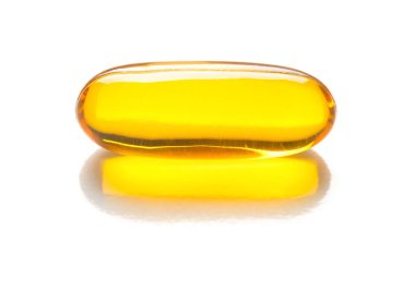 kırpma yolu ile beyaz bir arka plan şeffaf petrol kapsülünde stüdyo çekimleri