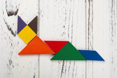 bir tilki şeklinde ahşap tangram
