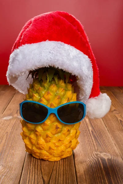 Pine Apple Wears Santa Claus Hat Sun Glasses — Stock Photo, Image