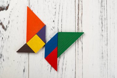 bir kelebek şeklinde ahşap tangram