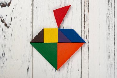 bir elma şeklinde ahşap tangram