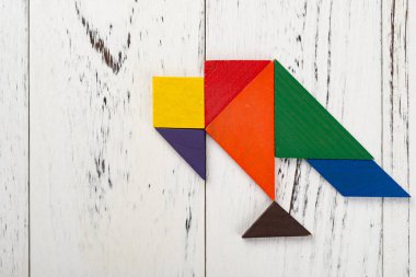 bir kuş şeklinde ahşap tangram