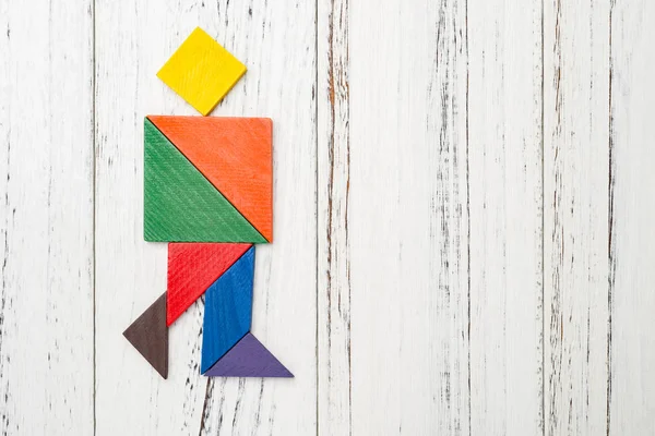 ahşap tangram şekil kopya alanı ile yürüyen bir insan gibi