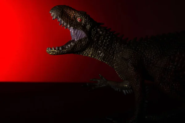 Carcharodontosaurus Avec Projecteur Sur Tête Lumière Rouge Sur Fond — Photo