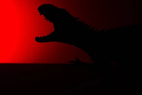 Ombre Carcharodontosaurus Avec Lumière Rouge Dans Obscurité — Photo