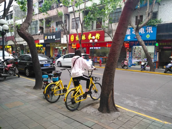 Zhongshan Guangdong Kina November 2017 Girl Redo Att Cykla Delade — Stockfoto