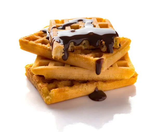 Yan Görünümü Waffle Ile Beyaz Bir Arka Plan Üzerinde Sıvılaştırılmış — Stok fotoğraf