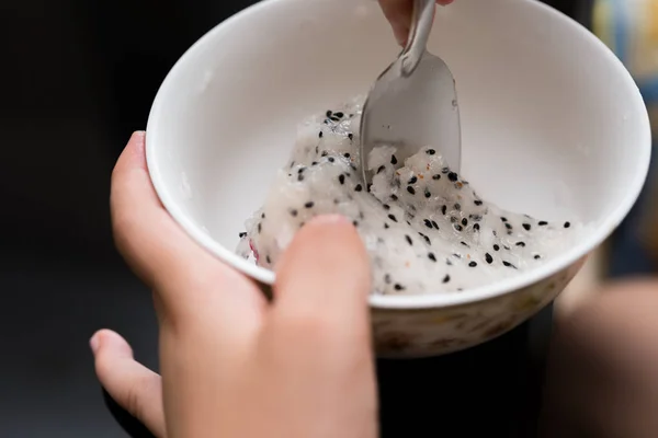 Kid Eating Fresh Dragon Fruit — Stock Photo, Image