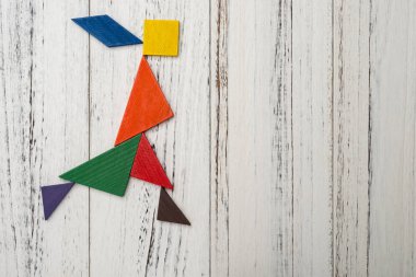 kopya alanı hızlı bir yürüyüş kızla şeklinde ahşap tangram