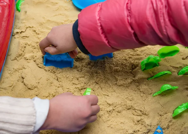 Діти Грають Пісок Пластикові Форми — стокове фото