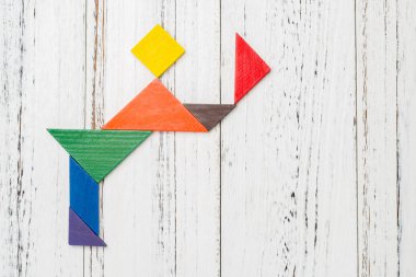 Selam ve şapkasını kopya alanı ile kapalı alarak bir insan şeklinde ahşap tangram