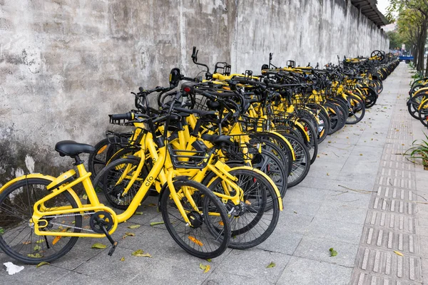 Zhongshan Guangdong China Mar 2018 Bicicletas Compartidas Dejen Lado Carretera — Foto de Stock