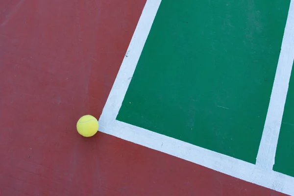 Tennis Ball Just Out Corner Hard Court — Stock Photo, Image