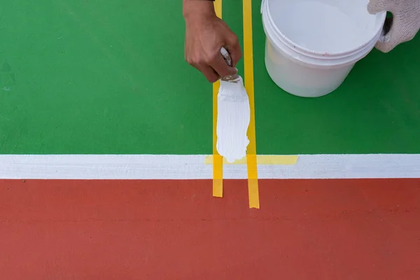 Worker Painting Sideline Floor Outdoor Stadium — Stock Photo, Image